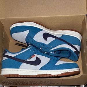 Nike dunks size 6.5y great condition box included